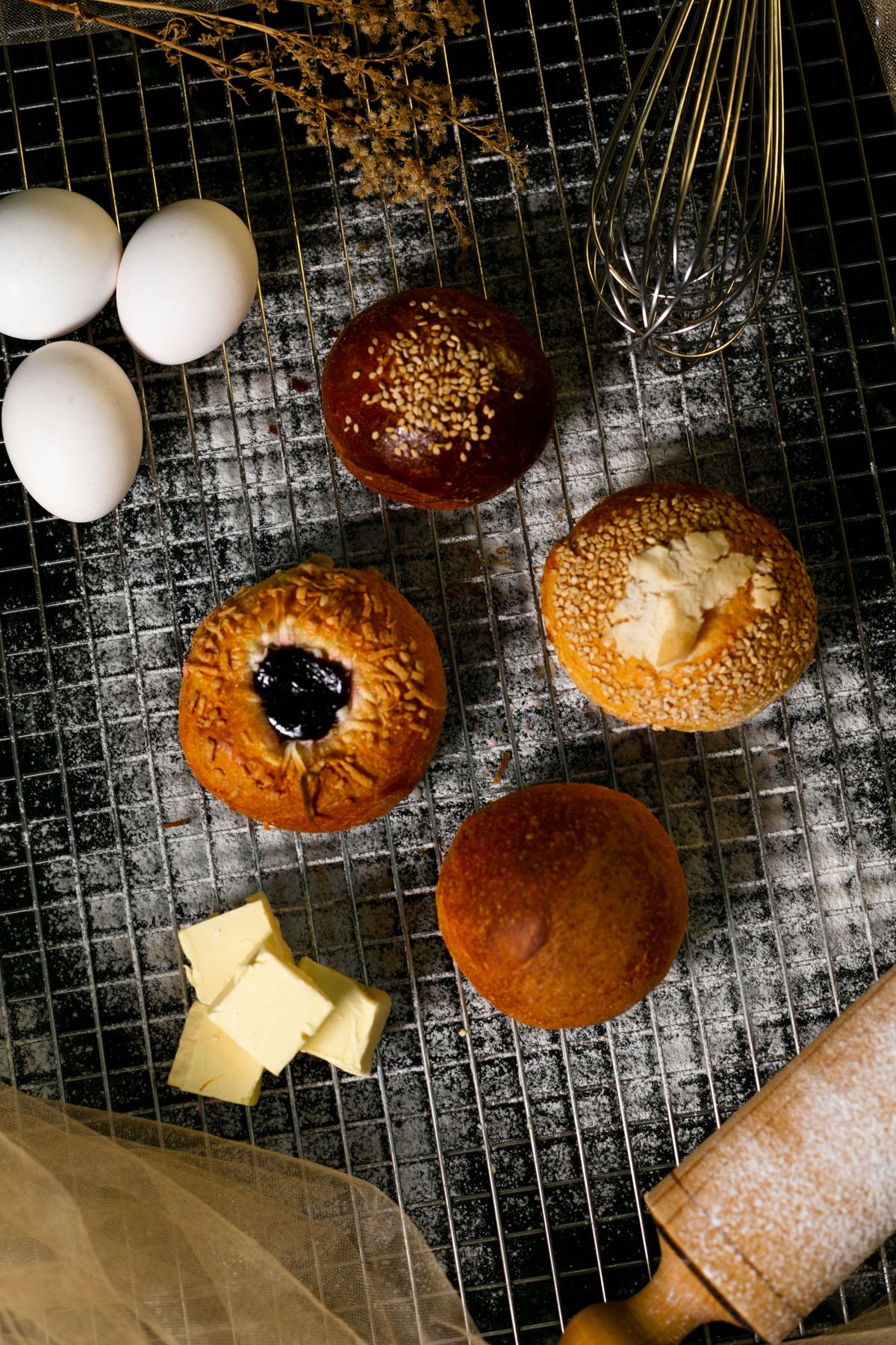 Spring onion sesame roll